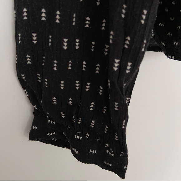 PAPER CRANE BLACK AND WHITE 100% RAYON VNECK TOP/BLOUSE WITH GATHERED PEPLUM, S - Picture 5 of 11